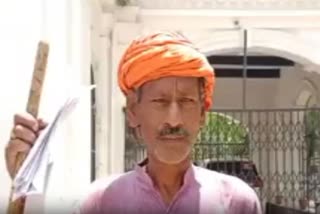 Eager to Contest LS Polls, UP Farmer Urges DM to Buy His Grains, Chaff For Security Deposit