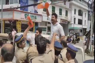 Youth Congress wave black flags at West Bengal Governor in Kerala.