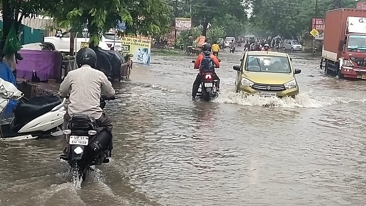 बारिश होने से गर्मी से राहत मिलेगी.