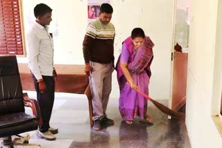 Archana Chitnis swept in Panchayat