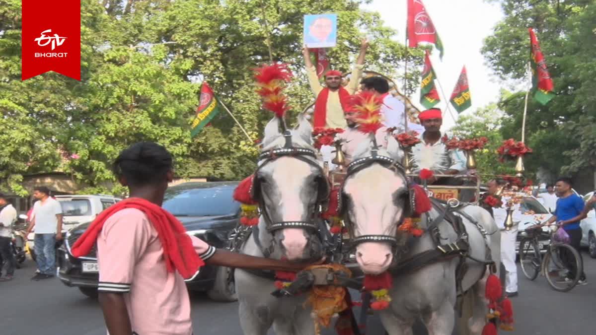 यूपी में जीत पर सपाइयों का उत्साह.