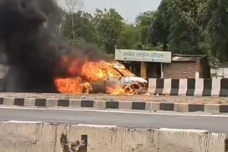 fire-broke-out-in-a-moving-car-on-ranchi-patna-road-nh-20-in-koderma