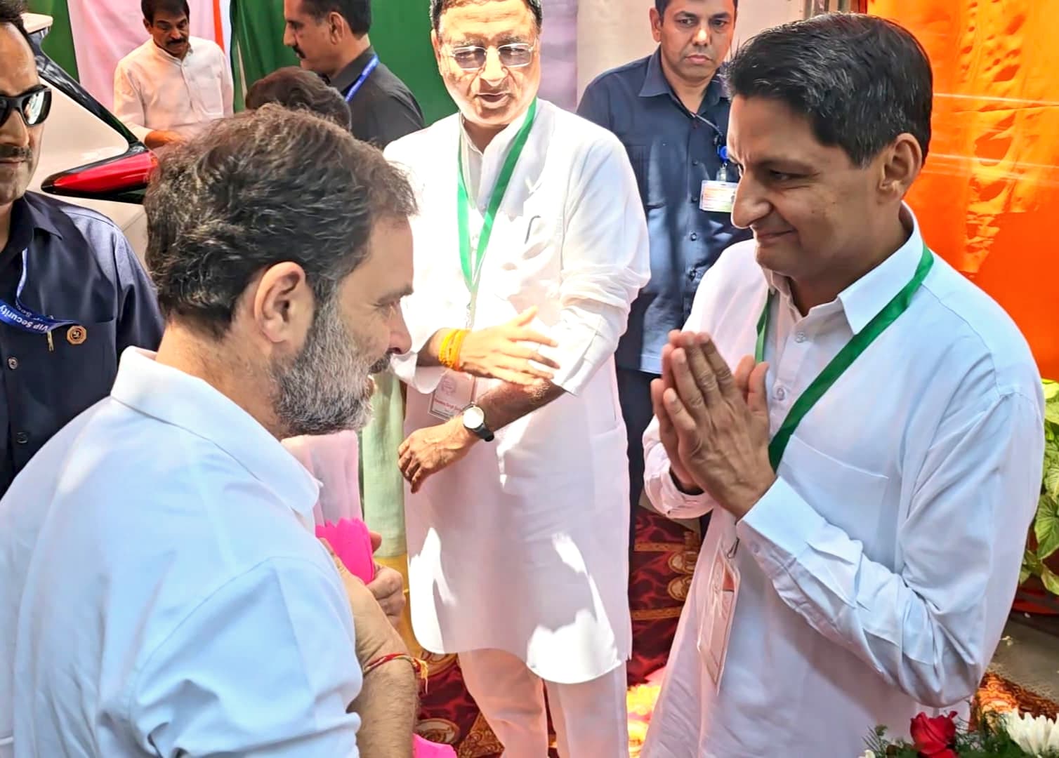 https://etvbharatimages.akamaized.net/etvbharat/prod-images/04-06-2025/24308850_rahul-gandhi-meeting-with-haryana-congress-leaders-in-chandigarh-showed-strictness-regarding-factionalism_4.jpg