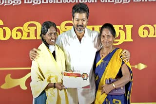 முதல் கட்ட கல்வி விருது வழங்கும் விழாவில் விஜய்