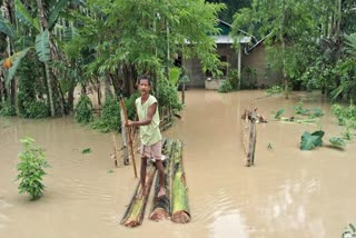 असम में भारी बारिश और बाढ़ लोगों के लिए मुसीबत