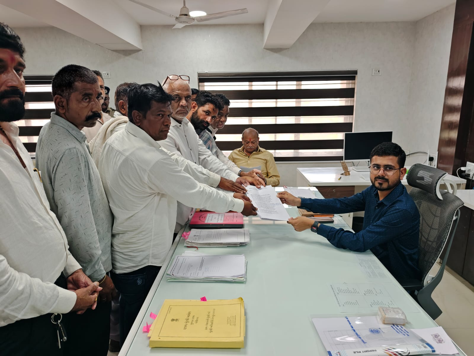 આવેદનપત્રના માધ્યમથી રજૂઆત કરી