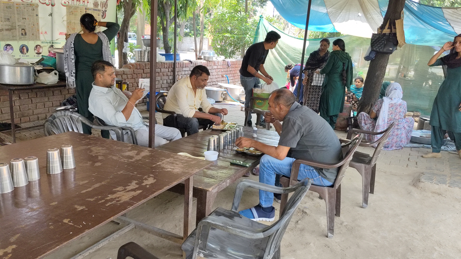 Success Story Kurukshetra Two friends are earning lakhs of rupees from Annapurna Ajeevika Kitchen providing employment to more than 12 women