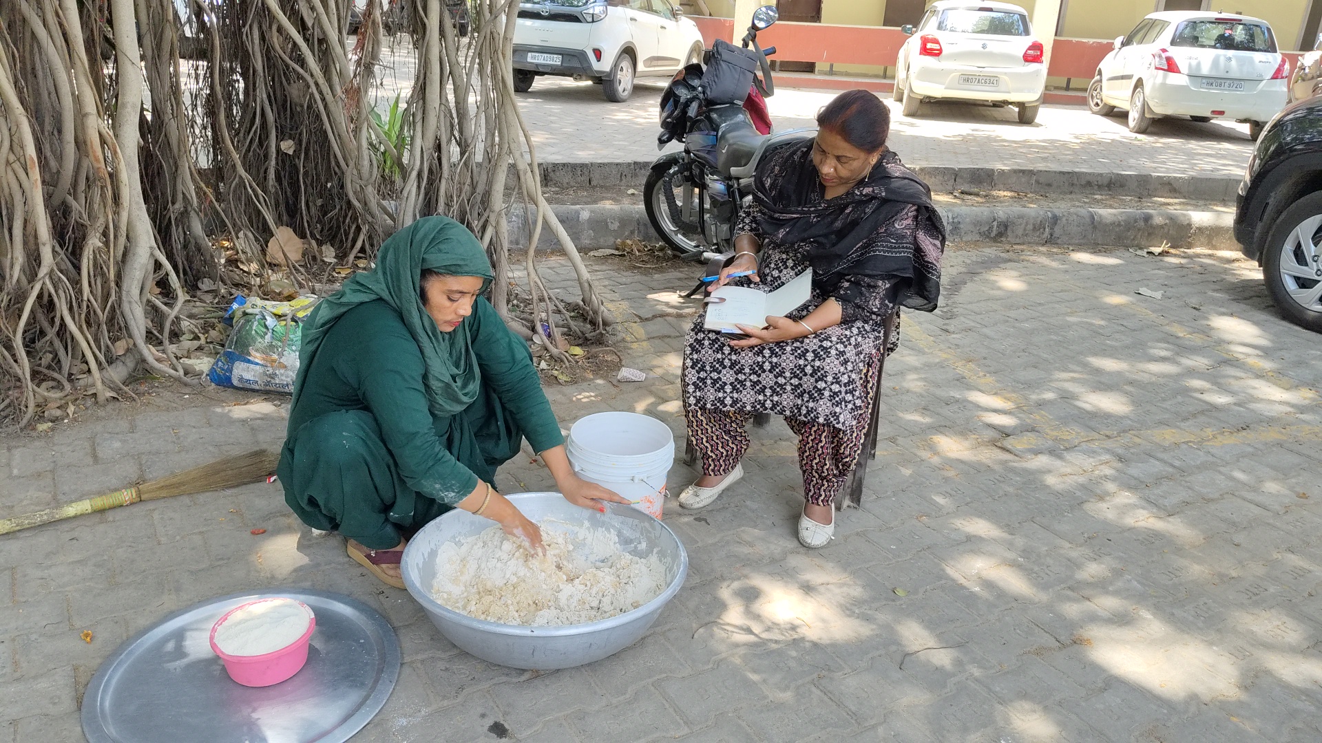 Success Story Kurukshetra Two friends are earning lakhs of rupees from Annapurna Ajeevika Kitchen providing employment to more than 12 women