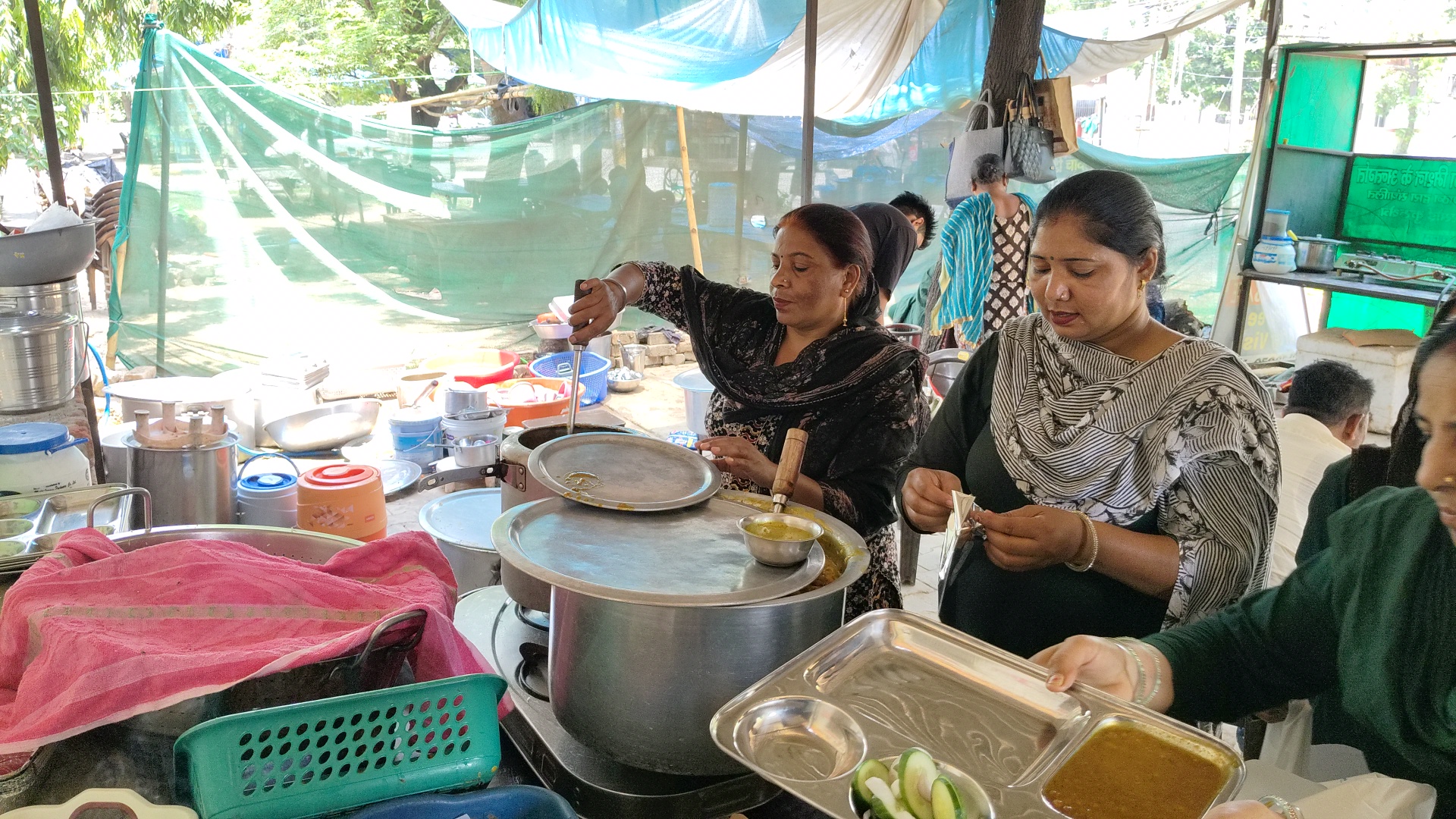 Success Story Kurukshetra Two friends are earning lakhs of rupees from Annapurna Ajeevika Kitchen providing employment to more than 12 women