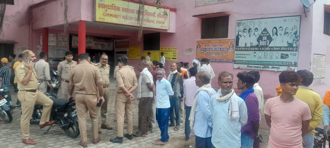 घायलों को अस्पताल लेकर पहुंची पुलिस.