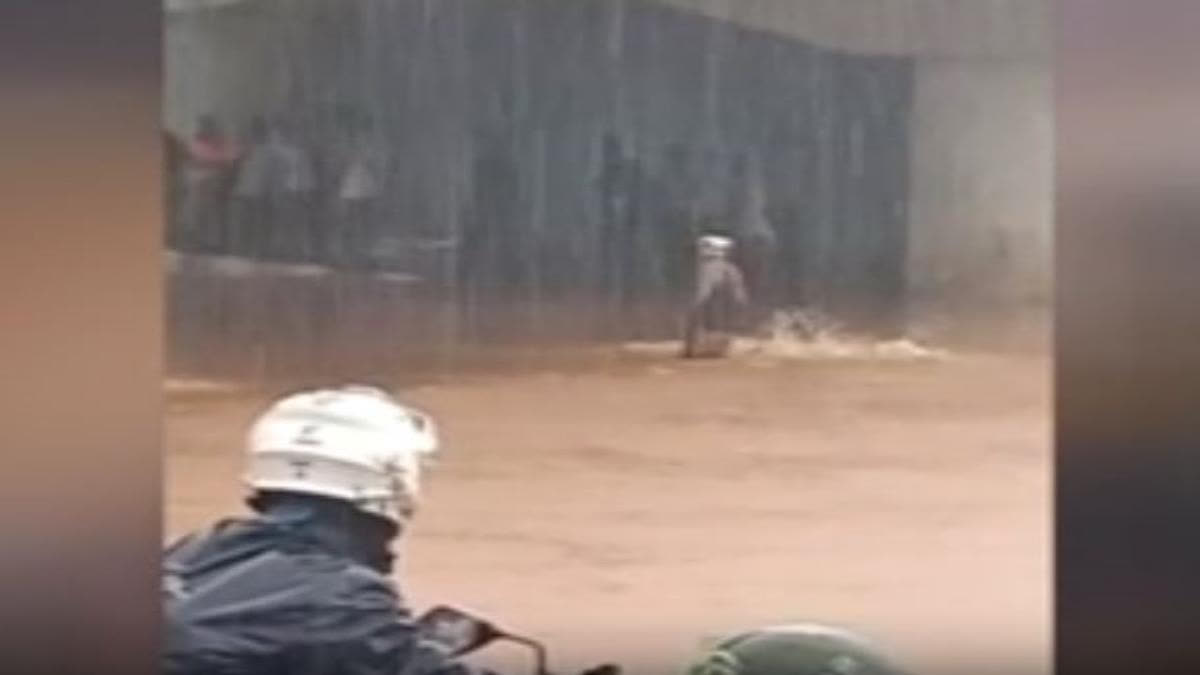 Heavy rains lashed several parts of Kerala on Tuesday prompting authorities to declare a holiday for educational institutions and set up control rooms in districts. The Indian Meteorological Department (IMD) has already sounded a "red alert" in Idukki and Kannur districts for today. It also issued "orange alerts" for 10 of the remaining 12 districts in the state on the day.