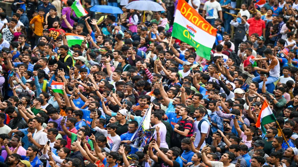 Lakhs of fans gathered in Mumbai