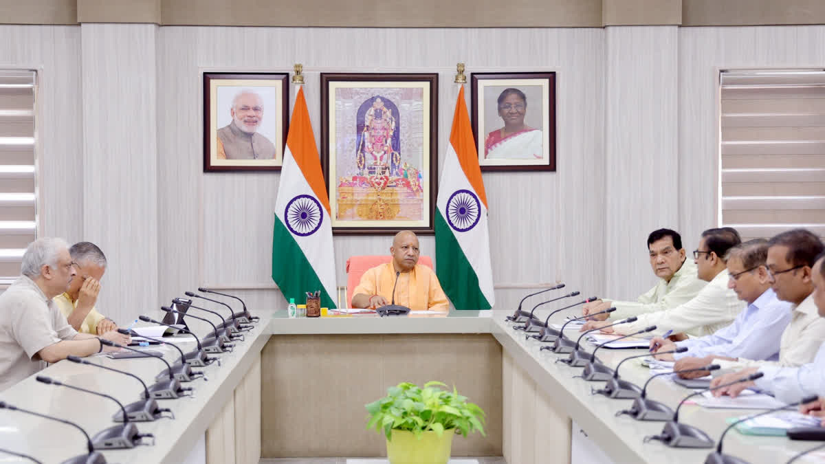 मुख्यमंत्री योगी आदित्यनाथ ने की उच्च स्तरीय बैठक