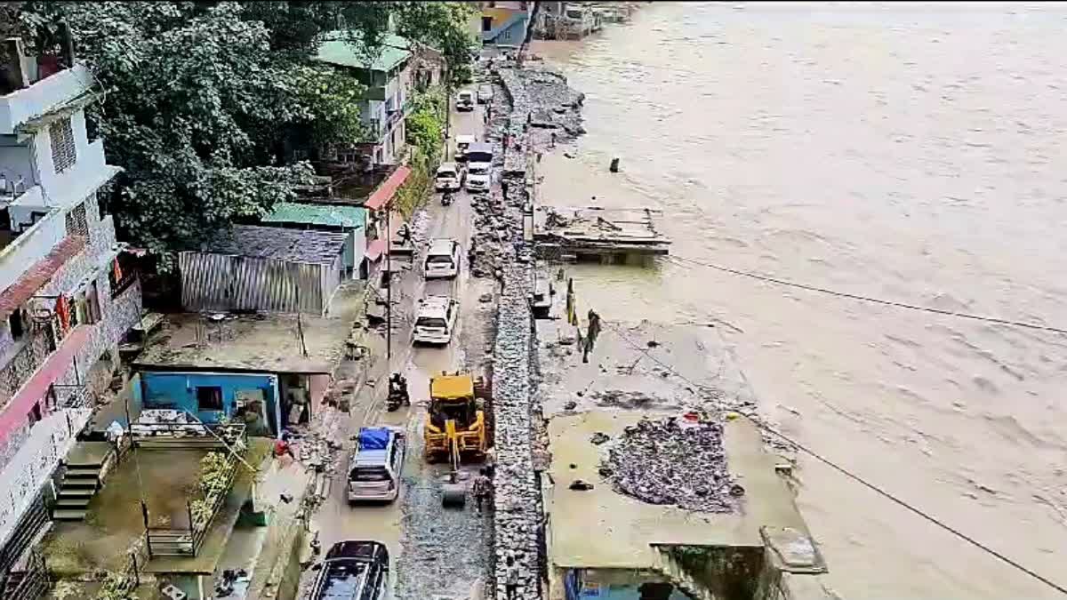 Rain landslides closes national highway 10