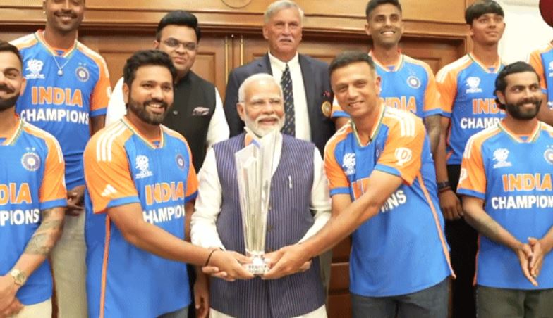 PM MODI MEETS TEAM INDIA
