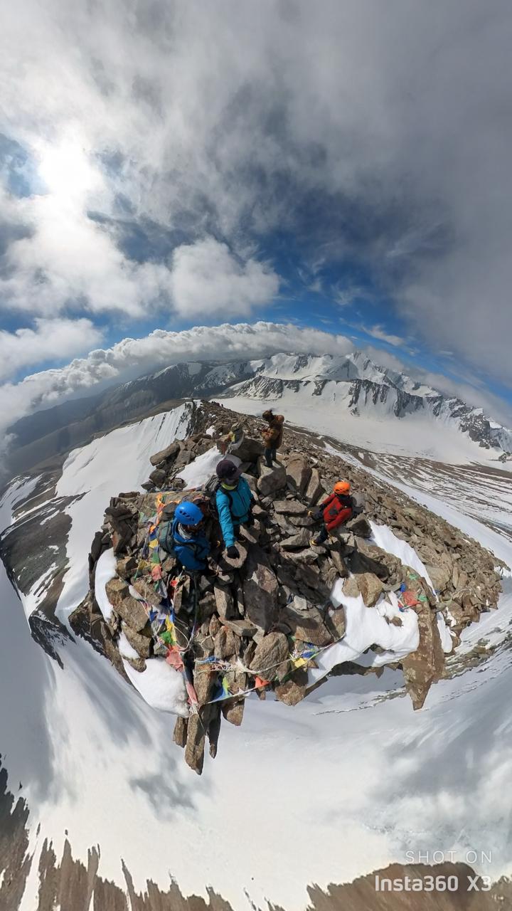 Jawahar Institute of Mountaineering (JIM) and Winter Sports (WS) teams pose for photographs after rapid summits in Ladakh