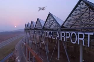 KANNUR AIRPORT PEACOCKS ISSUES  കണ്ണൂർ വിമാനത്താവളം മയിൽ പ്രശ്‌നം  വിമാനത്താവള റൺവേയിൽ മയിലുകൾ  PEACOCKS AT KANNUR AIRPORT RUNWAY