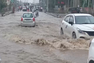 The first monsoon rains in Mansa, the entire city was flooded, the administration opened polls.