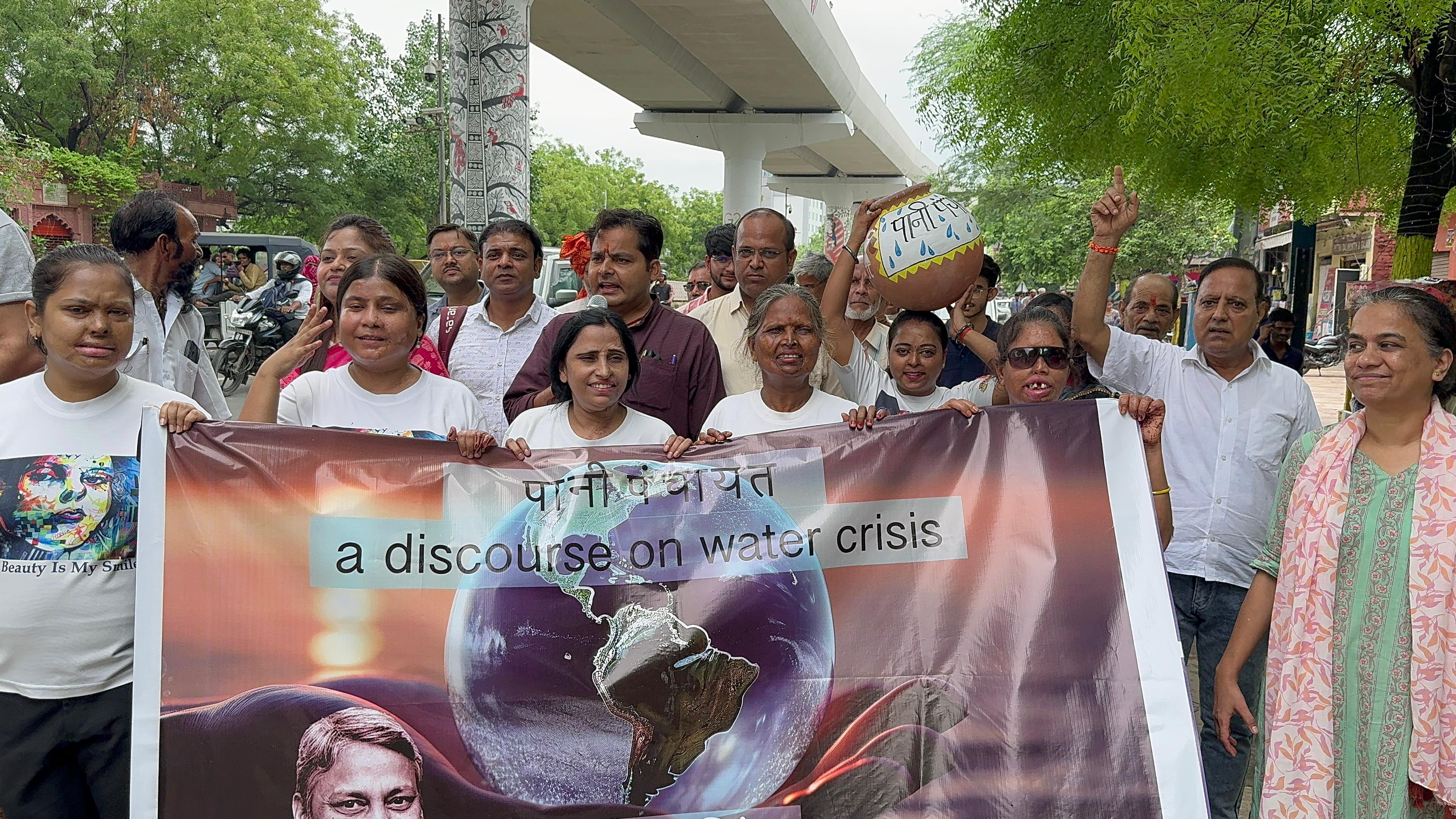 जलपुरुष राजेंद्र सिंह की अगुवाई में जन जागरण यात्रा निकाली
