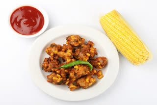Crispy and crunchy sweet corn pakoras will double the fun of monsoon rain, try this recipe