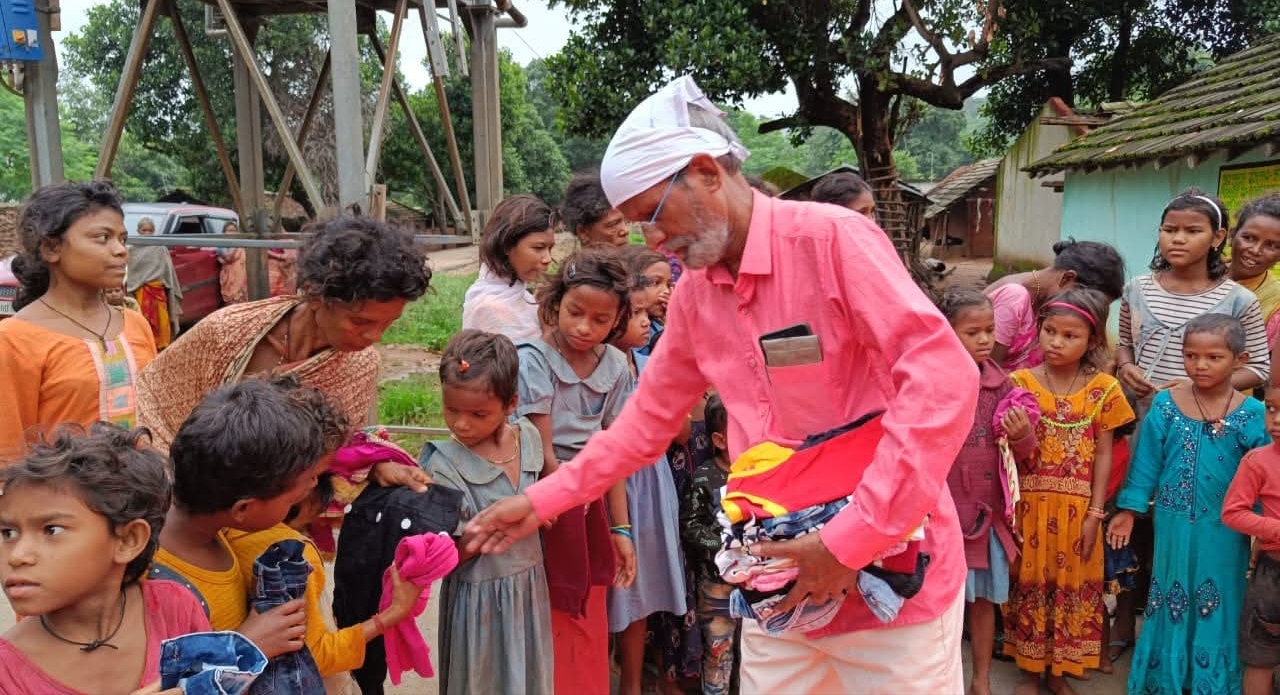distributes things to needy