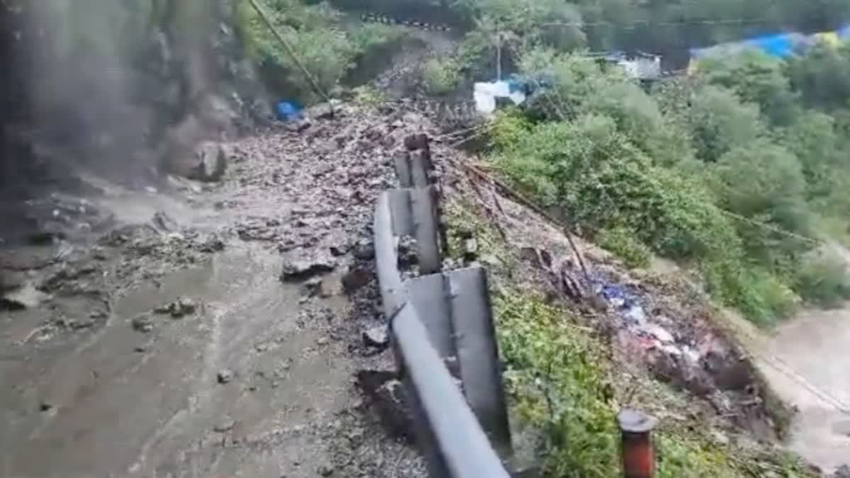 Uttarakhand -landslide-shops-damaged-and-several-people-trapped-under-debris