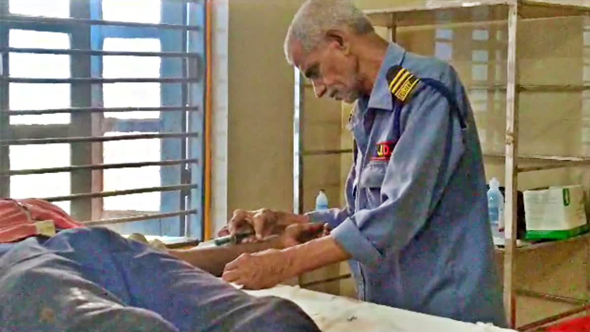 Guard treats patient in Chapra