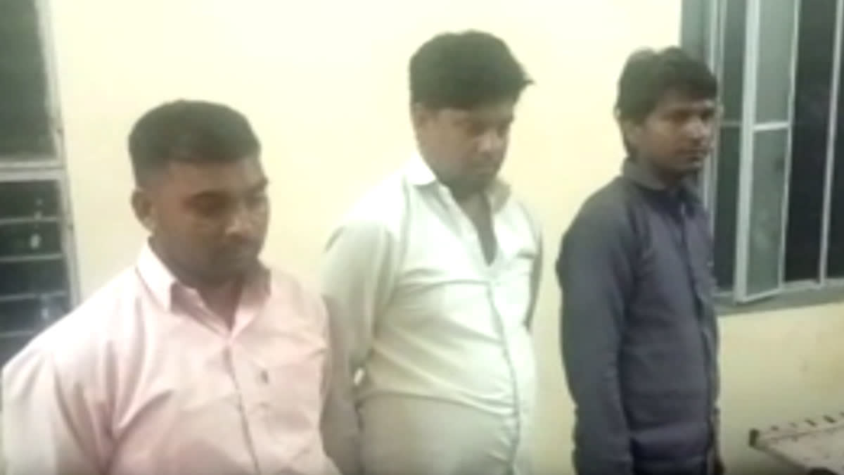 3 linemen trapped taking bribe of Rs 13000 by ACB