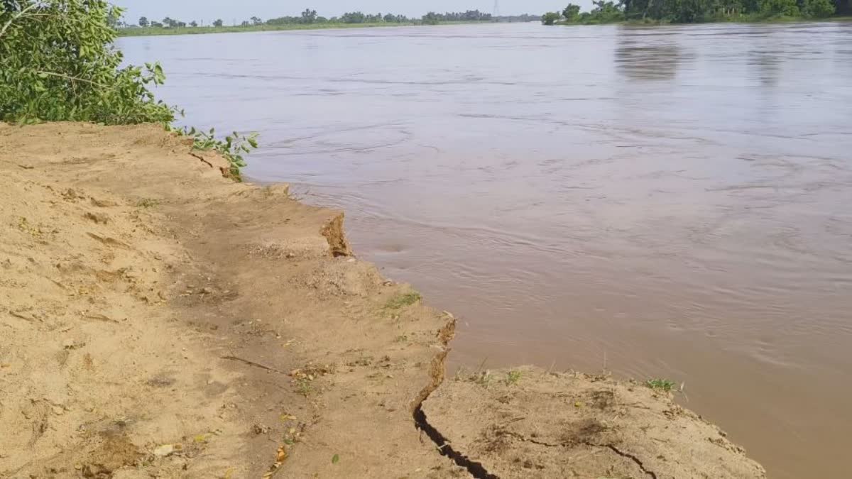 river bank erosion poses threat to niali