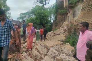 300 year old mansion collapsed