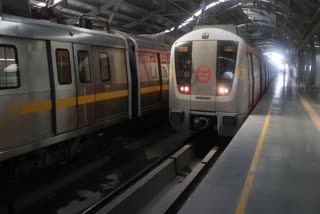 Delhi Metro  suicide  Man jumps IN front of Delhi Metro  Delhi Metro Train accident  train accident  എയിംസ് മെട്രോ സ്‌റ്റേഷൻ  ബിഹാർ സ്വദേശി ഡൽഹിയിൽ മരിച്ചു  ആത്മഹത്യ  suicide  മെട്രോ ട്രെയിനിന് മുന്നിലേയ്‌ക്ക് ചാടി ആത്മഹത്യ  മെട്രോ  ഡൽഹി മെട്രോ