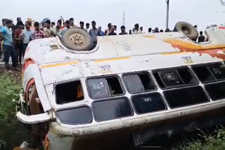 bus overturned in Khanti in bhind