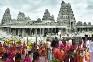 Folk Bhajan Devotees In Yadagirigutta