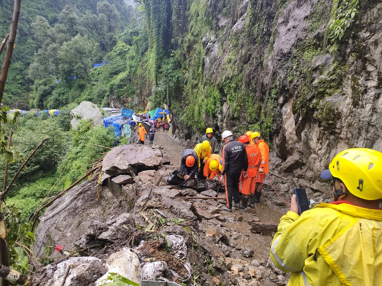 landslide in GauriKund