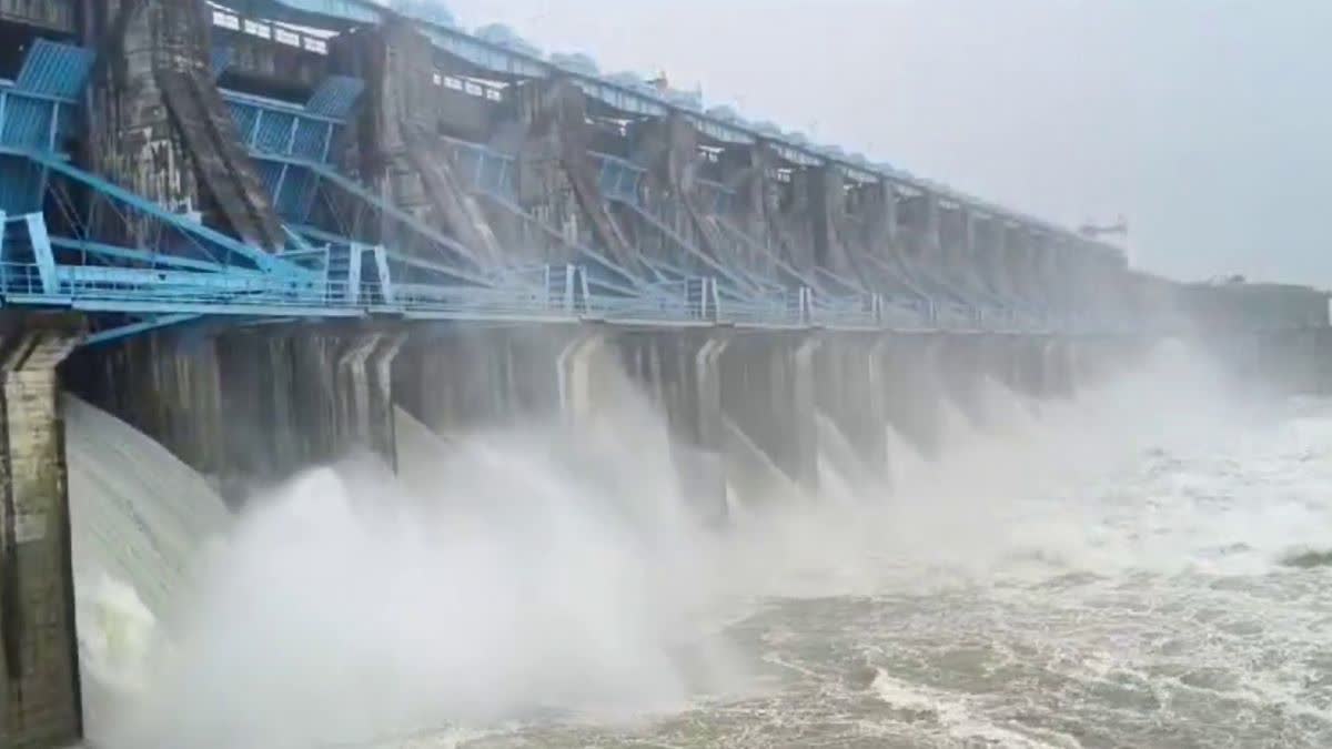 ASHOKNAGAR RAJGHAT DAM GATE OPEN