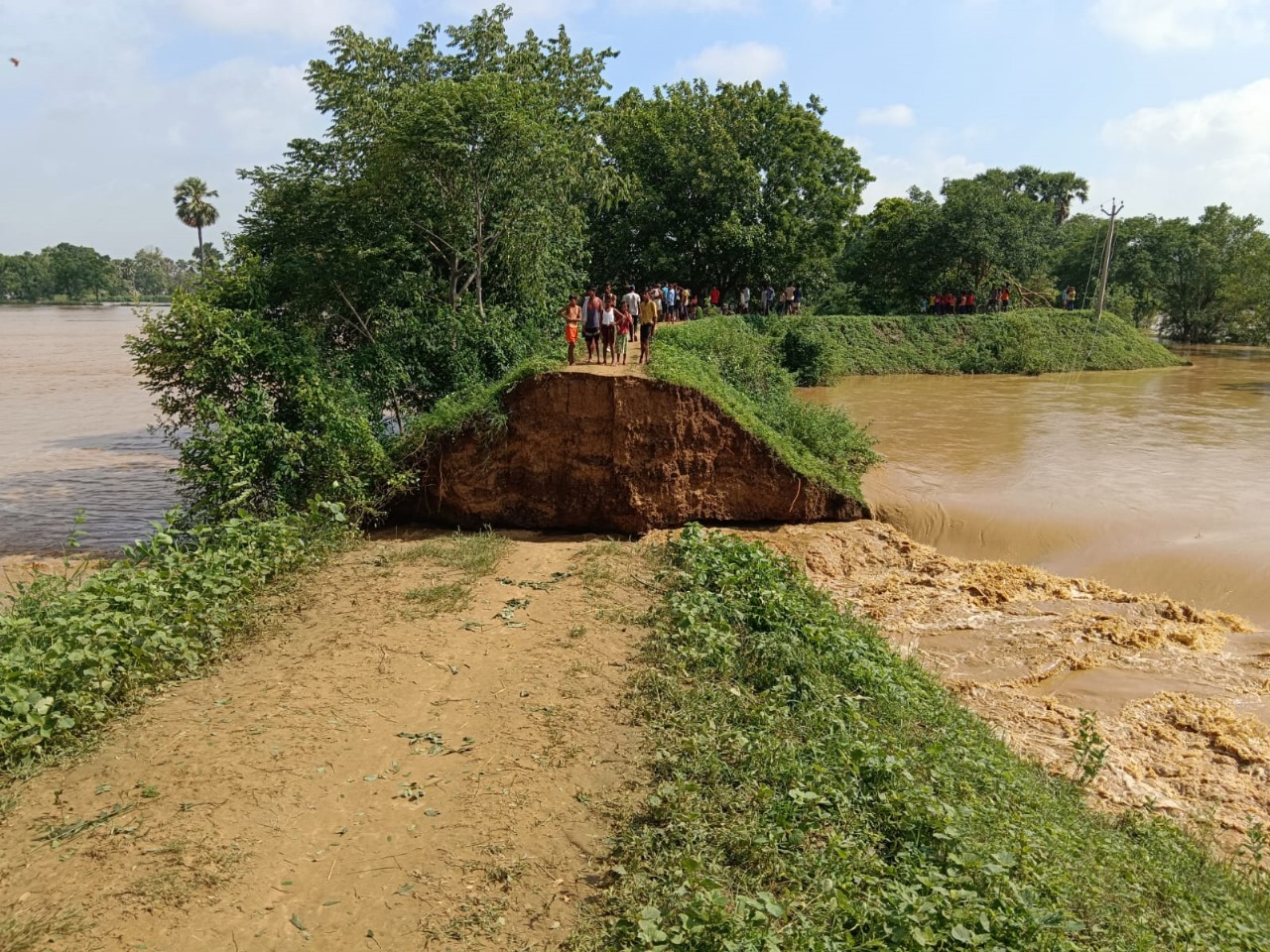 नालंदा में टूटा तटबंध