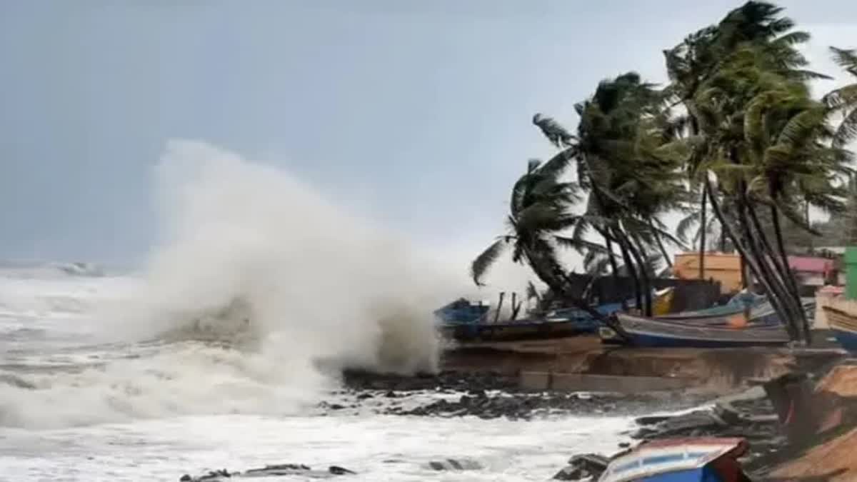 Kerala Rain Update Orange Alert in 2 Districts  Kerala Rain Update  Kerala Rain Update Orange Alert  Kerala Rain Update Yellow Alert  ഓറഞ്ച് അലർട്ട്  ചക്രവാത ചുഴി  ന്യൂനമർദ്ദം  മേഘ വിസ്‌ഫോടനം  Heavy Rain Warning Kerala  Heavy Rain Warning