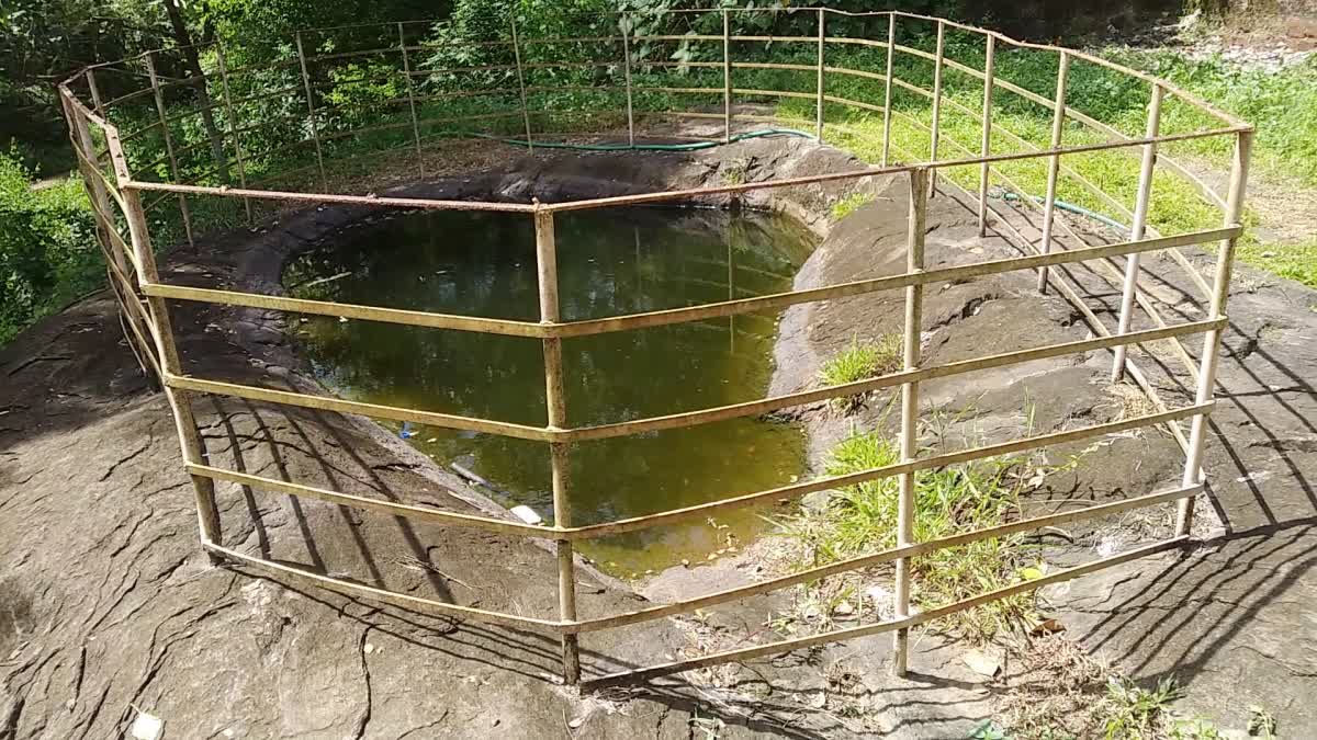 Vadakkan Paattu and Valiyapara  Vadakkan Paattu  Valiyapara  Vadakkan Paattu and Thacholi Othenan  Thacholi Othenan  Othenan  കണ്ണൂര്‍  തച്ചോളി ഒതേനന്‍  വീരകഥകള്‍  വലിയപാറ