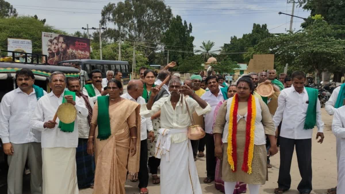 farmers-organizations-protested-across-mandya-district-for-cauvery-water-issue