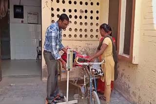 Patient Treatment On Rickshaw