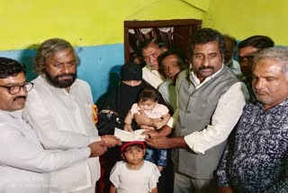 کرناٹک حکومت کی جانب سے دس لاکھ روپے کی امداد