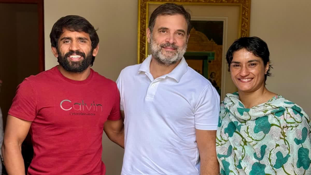 WRESTLERS MET RAHUL GANDHI