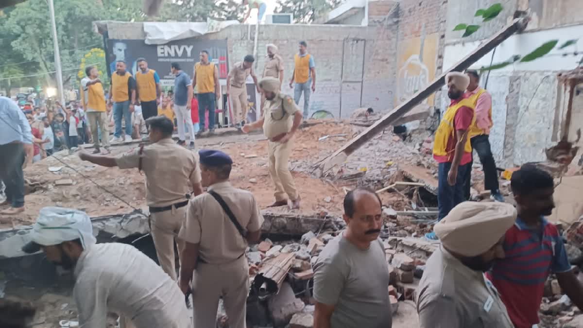 Booth Roof Collapsed in Chandigarh
