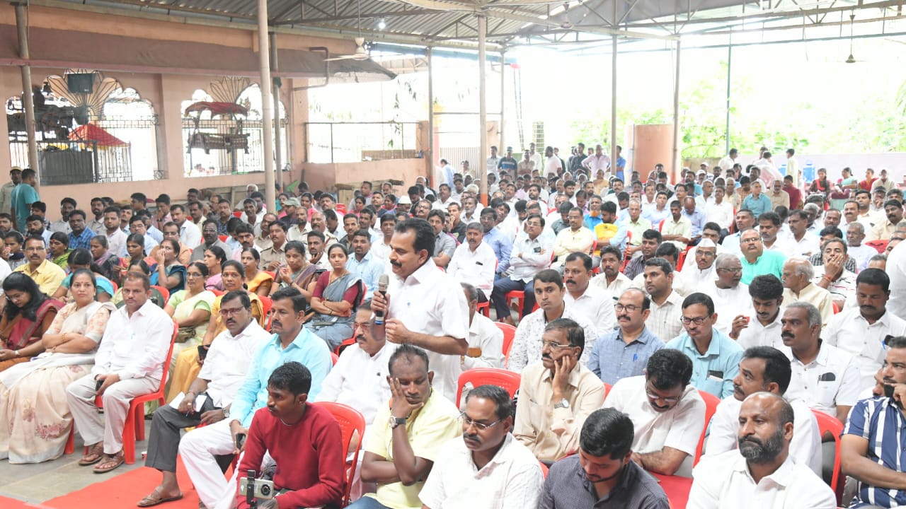 kittur-utsav-meeting-held-in-the-presence-of-minister-sathish-jarkiholi-at-belagavi