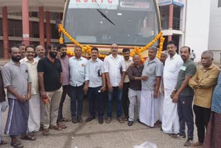 കെ എസ് ആർ ടി സി പാലക്കാട് സർവീസിന് സ്വീകരണം  KSRTC Kozhikode Mavoor Via To Palakkad Service  KSRTC Kozhikode Mavoor Via To Palakkad  KSRTC  KSRTC Service Started  KSRTC Service latest news  Kozhikode Mavoor Via To Palakkad Service  കോഴിക്കോട് മാവൂർ വഴി പാലക്കാട്ടേക്ക് കെഎസ്ആർടിസി  പാലക്കാട്ടേക്കുള്ള കെഎസ്ആർടിസി സർവീസിന് തുടക്കം  കെഎസ്ആർടിസിയുടെ കോഴിക്കോട് ഡിപ്പോ  കെഎസ്ആർടിസി സർവീസ്