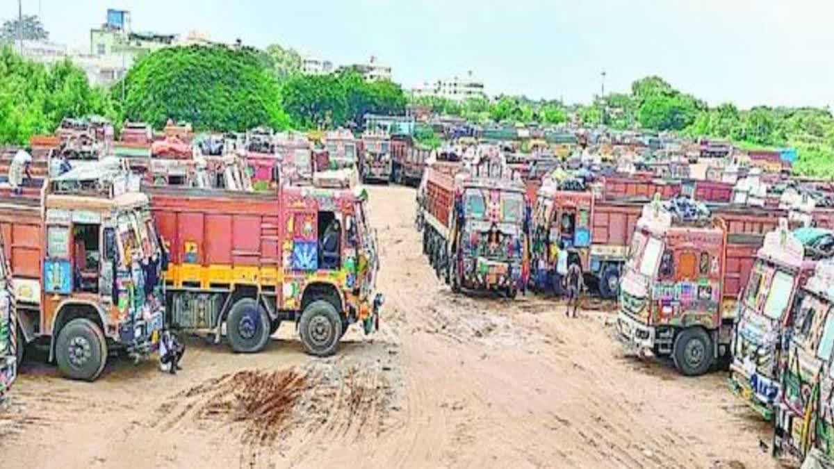 sansthan-narayanapuram-villagers-are-involved-in-lorry-service