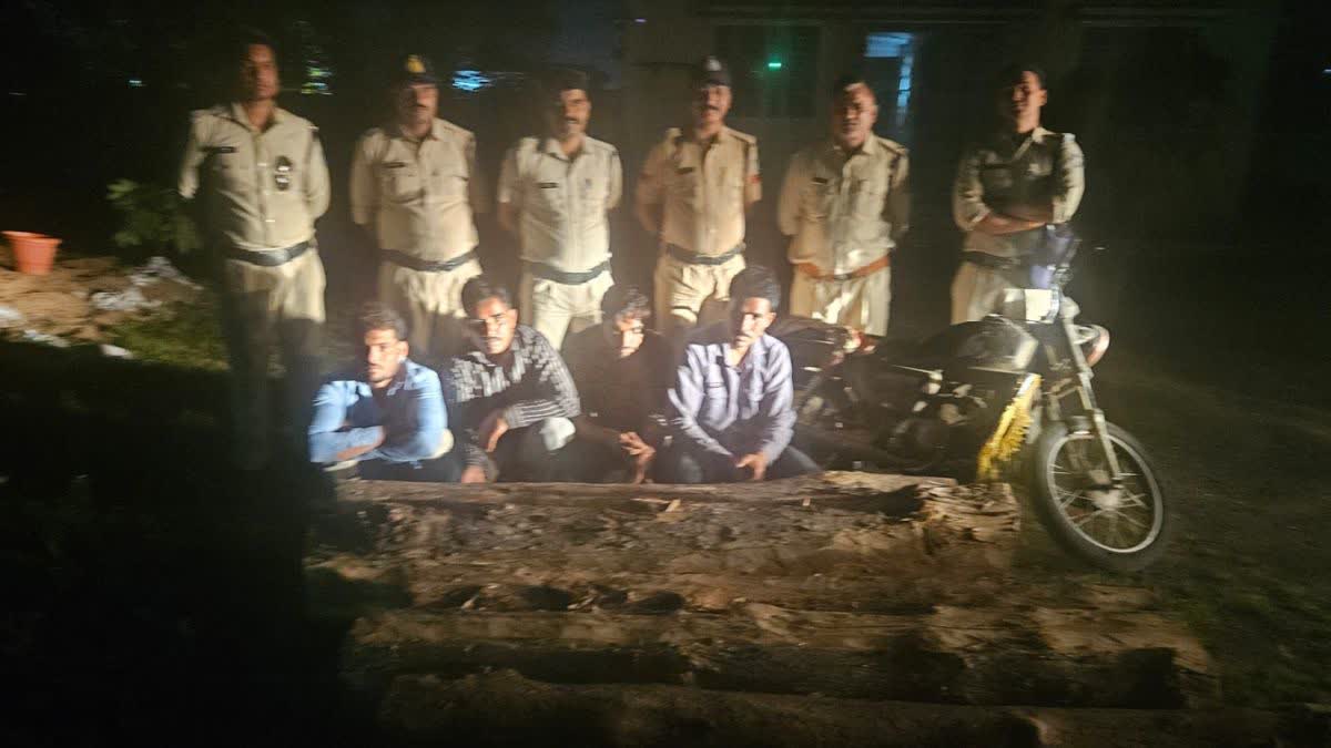 DEWAS POLICE ARREST WOOD SMUGGLERS