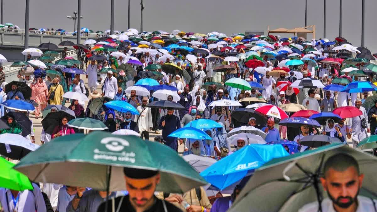 Pilgrims use umbrellas to shield themselves from the sun in Mina, near the holy city of Mecca, Saudi Arabia, Tuesday, June 18, 2024