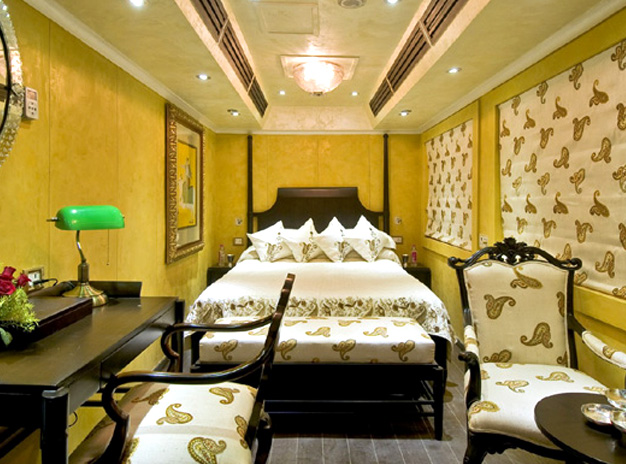 PALACE IN WHEELS  LUXURY TRAIN  ROYAL TRAIN OF INDIA  PALACE ON WHEELS TRAIN