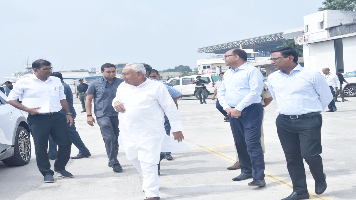 Nitish on aerial survey of flood